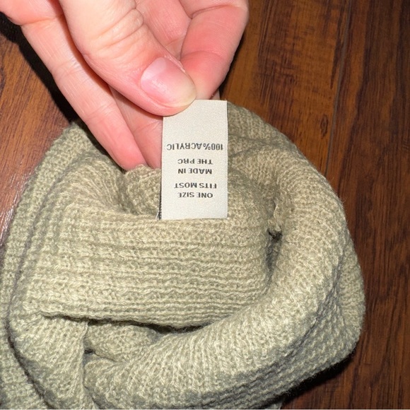 Gigi Pip Textured Waffle Knit Green Sage Beanie Hat - Picture 4 of 5